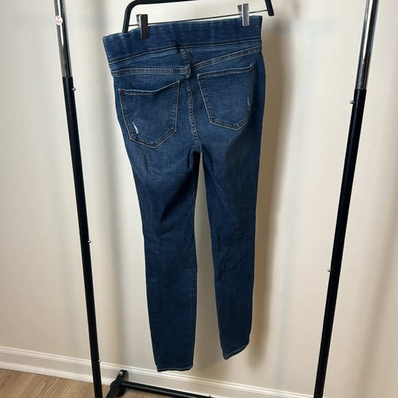Old Navy Women's Rockstar Distressed Skinny Jeans Elastic Waist Size 8 - Picture 5 of 7
